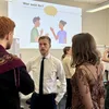 Workshop-Teilnehmende im Gespräch