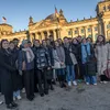 Workshop-Gruppe vor dem Reichstagsgebäude
