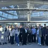 Gruppenbild vor der Reichstagskuppel