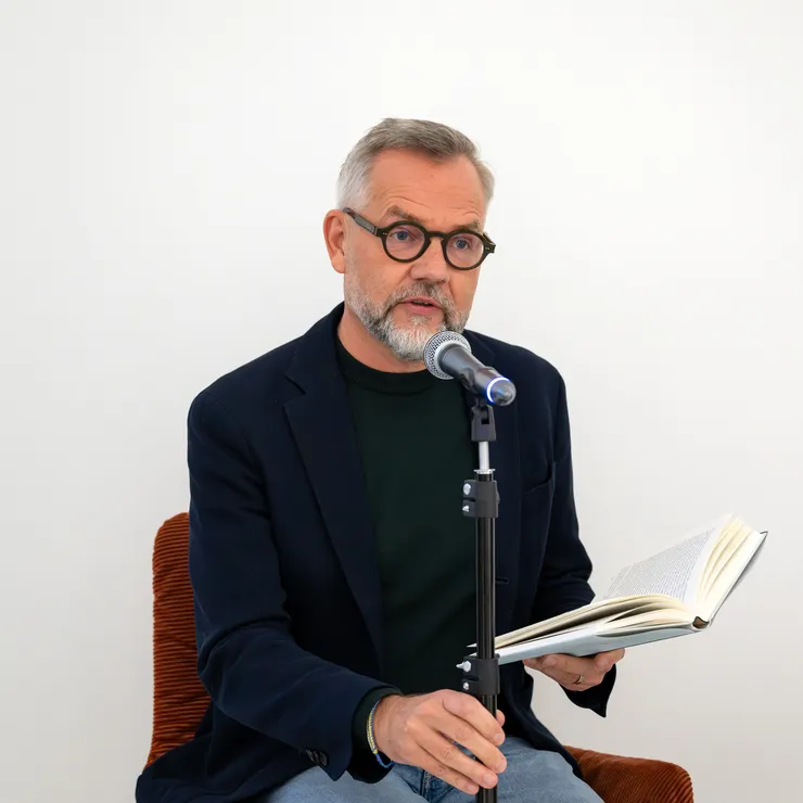 Michael Roth am Mikrofon 