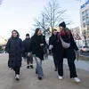 Gruppe läuft im Freien